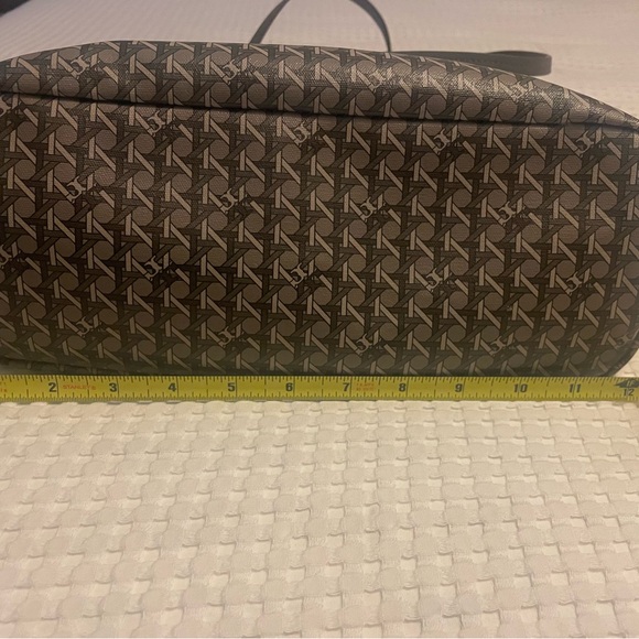 Tory Burch Gray Geometric Print Tote - Picture 14 of 15